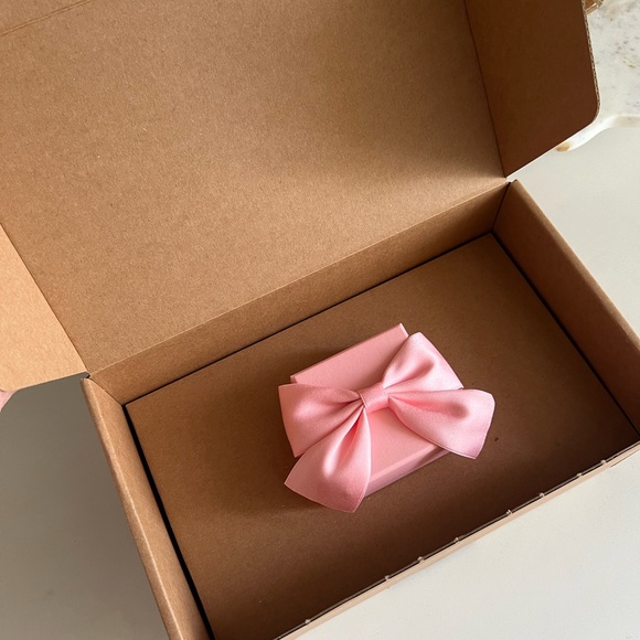 Gentle Monster x Jennie Jentle Salon Capybara Cooing Charm - Picture 7 of 8